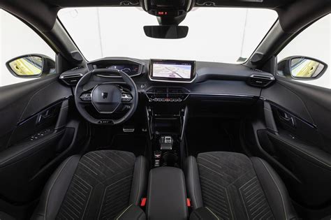 interni Peugeot 208 GT
