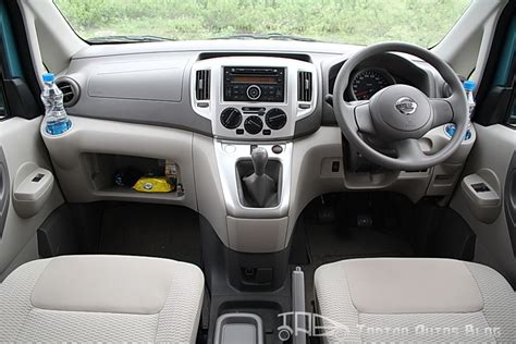 Nissan Evalia interior dashboard