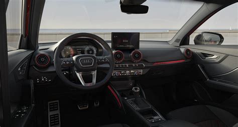 Interni dell'Audi SQ2 con volante multifunzione
