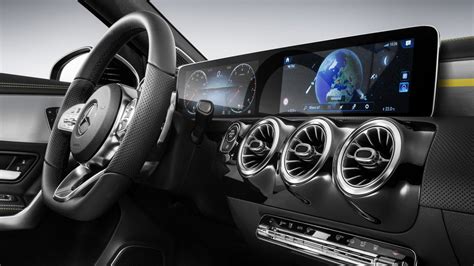 Interni Mercedes Classe A 180 con display MBUX