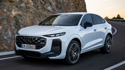 Audi Q3 con specchietti ripiegati elettricamente
