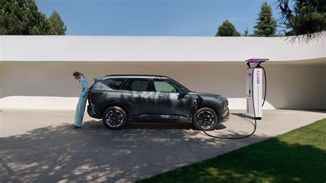 Kia EV5 in ricarica