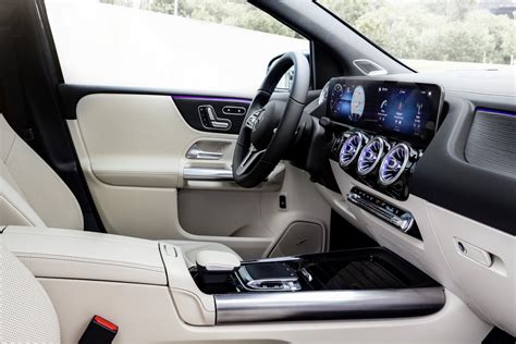 Mercedes Classe B esterni ed interni