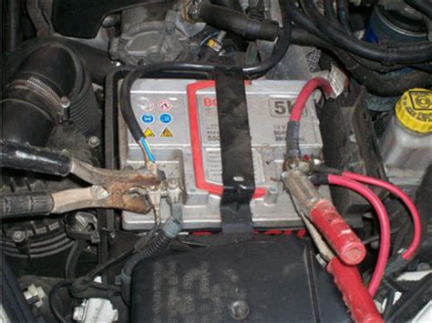 Batteria auto con morsetti