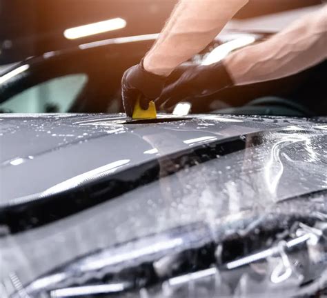 Auto con pellicola protettiva applicata sulla carrozzeria