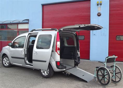 Renault Kangoo trasporto disabili con rampa di accesso