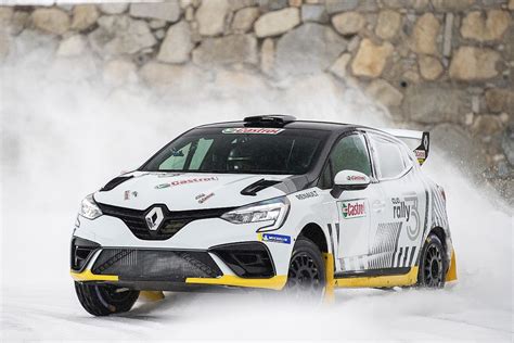 Renault Clio R3T in azione rally