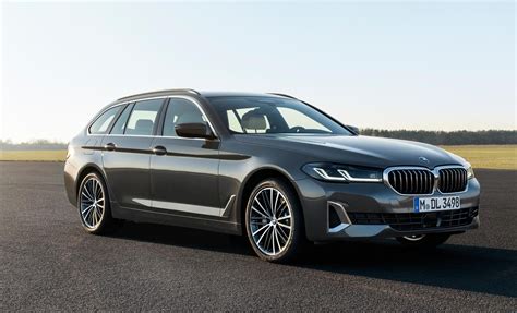 BMW Serie 5 Touring in curva
