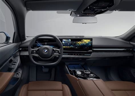 BMW Serie 5 Touring interni comodi e veloci