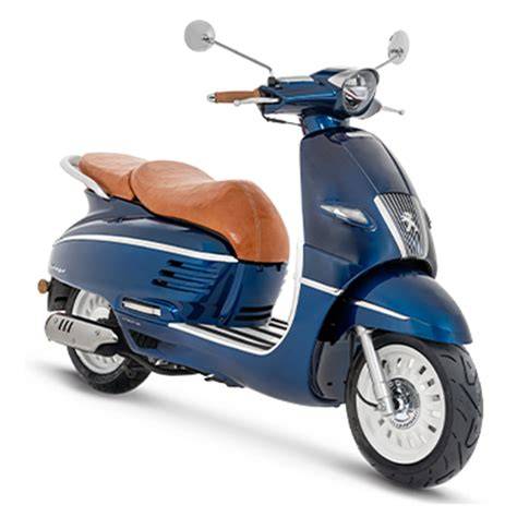 Scooter Peugeot Django 150 in città