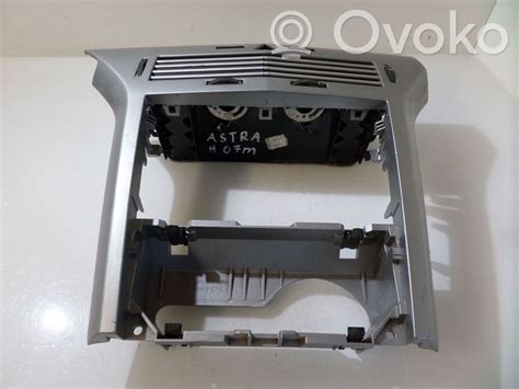 Dettaglio parte superiore cruscotto Opel Astra H