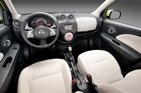 Nissan Micra K13 interni