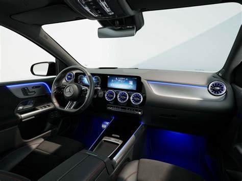 Interni della Mercedes Classe A con display digitali