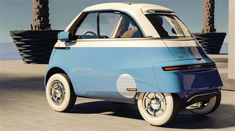 Design retrò della Microlino con porta anteriore aperta