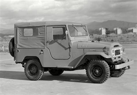 Interni rustici della Toyota FJ40