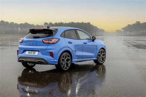 Ford Puma ST in diverse colorazioni