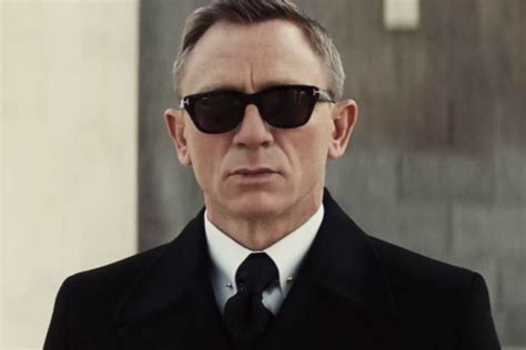 James Bond con occhiali Tom Ford