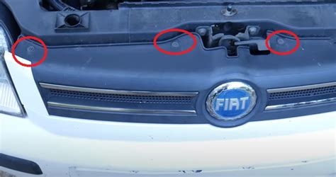 Posizioni delle viti per lo smontaggio del paraurti anteriore Opel Corsa D