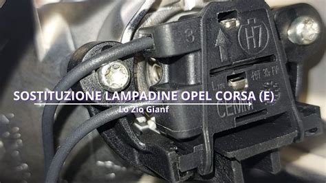 Illustrazione delle difficoltà di accesso al faro su Opel Corsa D