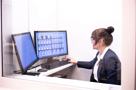 Personale tecnico specializzato in elettronica auto