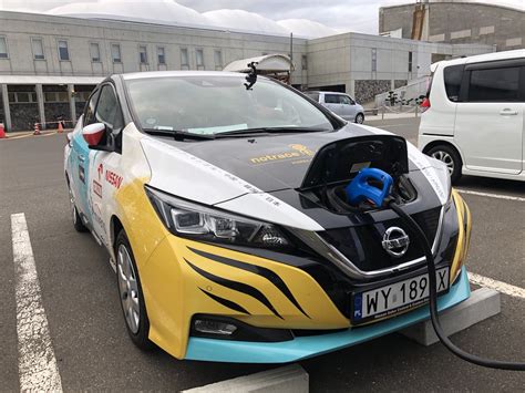 Nissan LEAF in ricarica