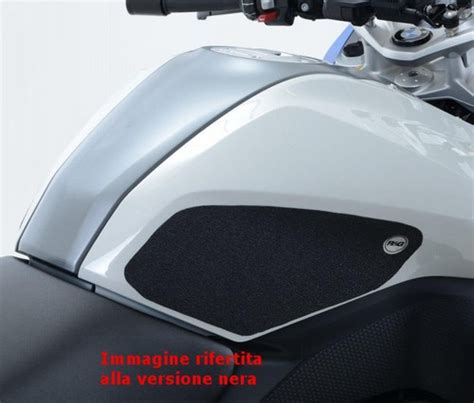 BMW R1200R con adesivi protettivi sul serbatoio
