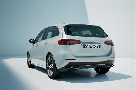 Posteriore Mercedes-Benz Classe B e BMW Serie 2