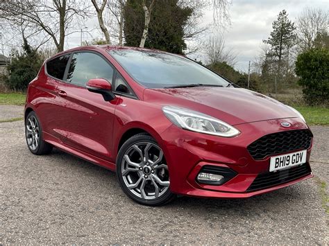 Ford Fiesta ST-Line rossa con tetto nero a contrasto
