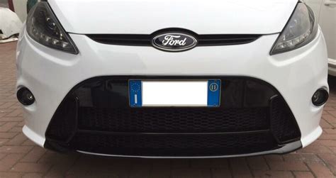 Dettaglio della griglia anteriore della Ford Fiesta ST-Line
