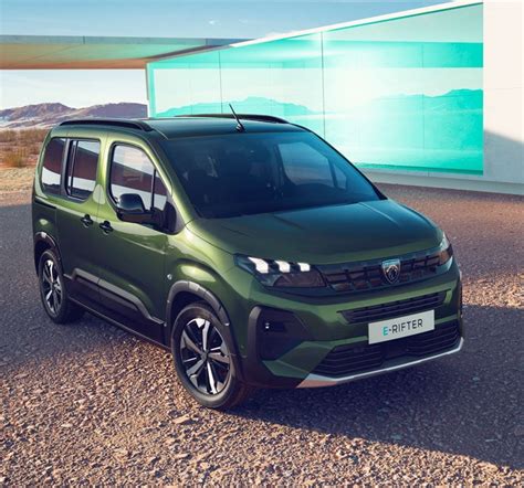 Peugeot e-Rifter in un ambiente naturale