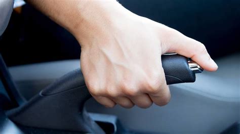 Confronto freno a mano elettrico e meccanico