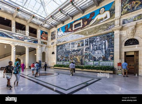 Il Detroit Institute of Arts con i murales di Diego Rivera