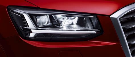 Dettaglio fari anteriori LED Audi Q2