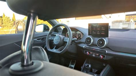 Cruscotto Audi Q2 con indicatore cambio marcia S tronic