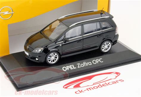 Opel Zafira OPC con dettagli sportivi