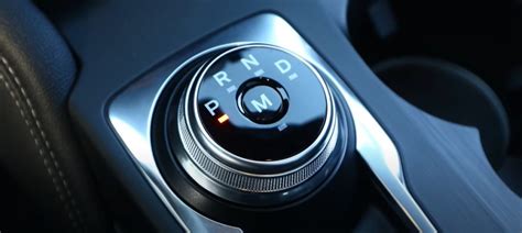 Ford Ranger in azione con focus sul cambio automatico