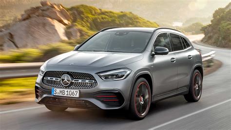 Mercedes-Benz GLA in ambiente urbano