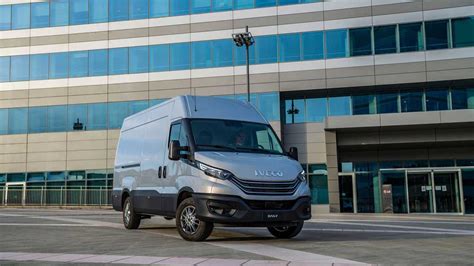 Dettaglio di un furgone Iveco con allestimento personalizzato