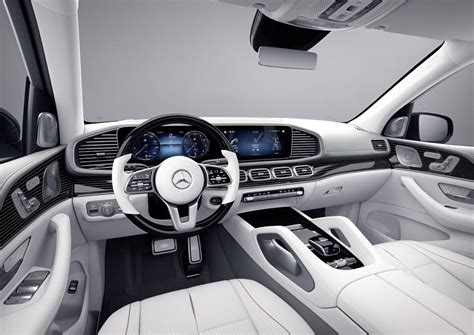 Interni in pelle bianco cristallo della Mercedes-Maybach Edition 100