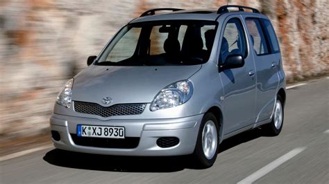 Toyota Yaris Verso vista anteriore