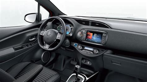 Interno spazioso della Toyota Yaris Verso