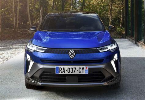 Renault Captur frontale in primo piano