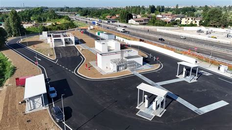Dettaglio della struttura di una stazione di rifornimento GNL/L-CNG