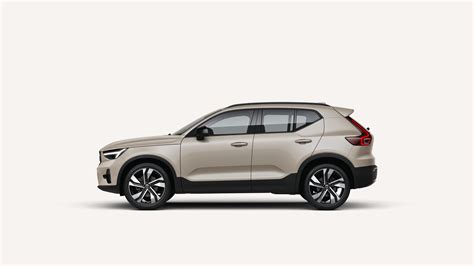 Volvo XC40 vista laterale con montante posteriore distintivo