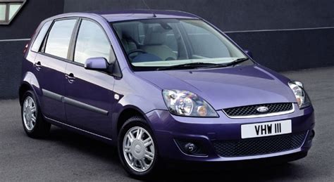 Ford Fiesta 2005 vista laterale con evidenza sulle portiere