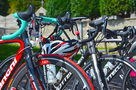 Biciclette in mostra in un negozio specializzato