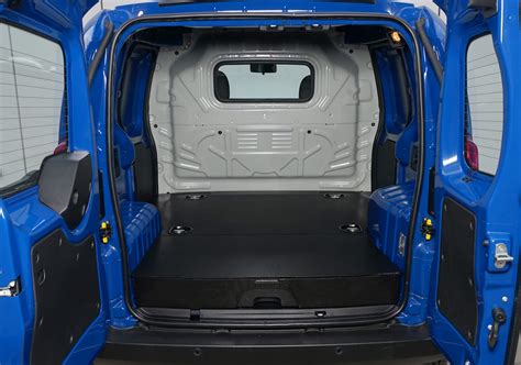 Interni della cabina Fiat Fiorino con plancia ergonomica