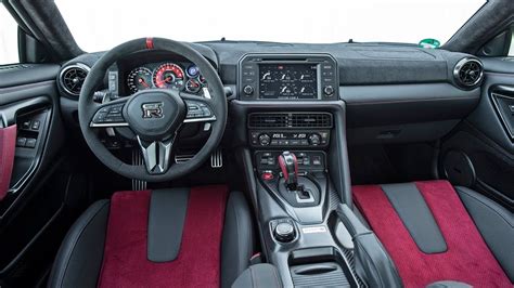 Interni Nissan GT-R