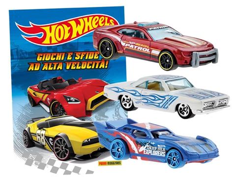 Logo Hot Wheels e una selezione di macchinine