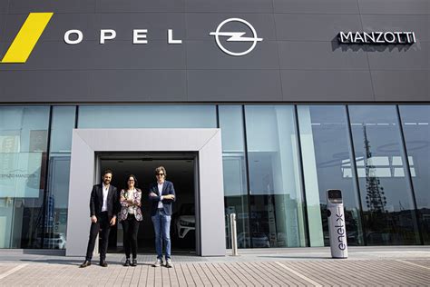 Immagine di un concessionario Opel moderno